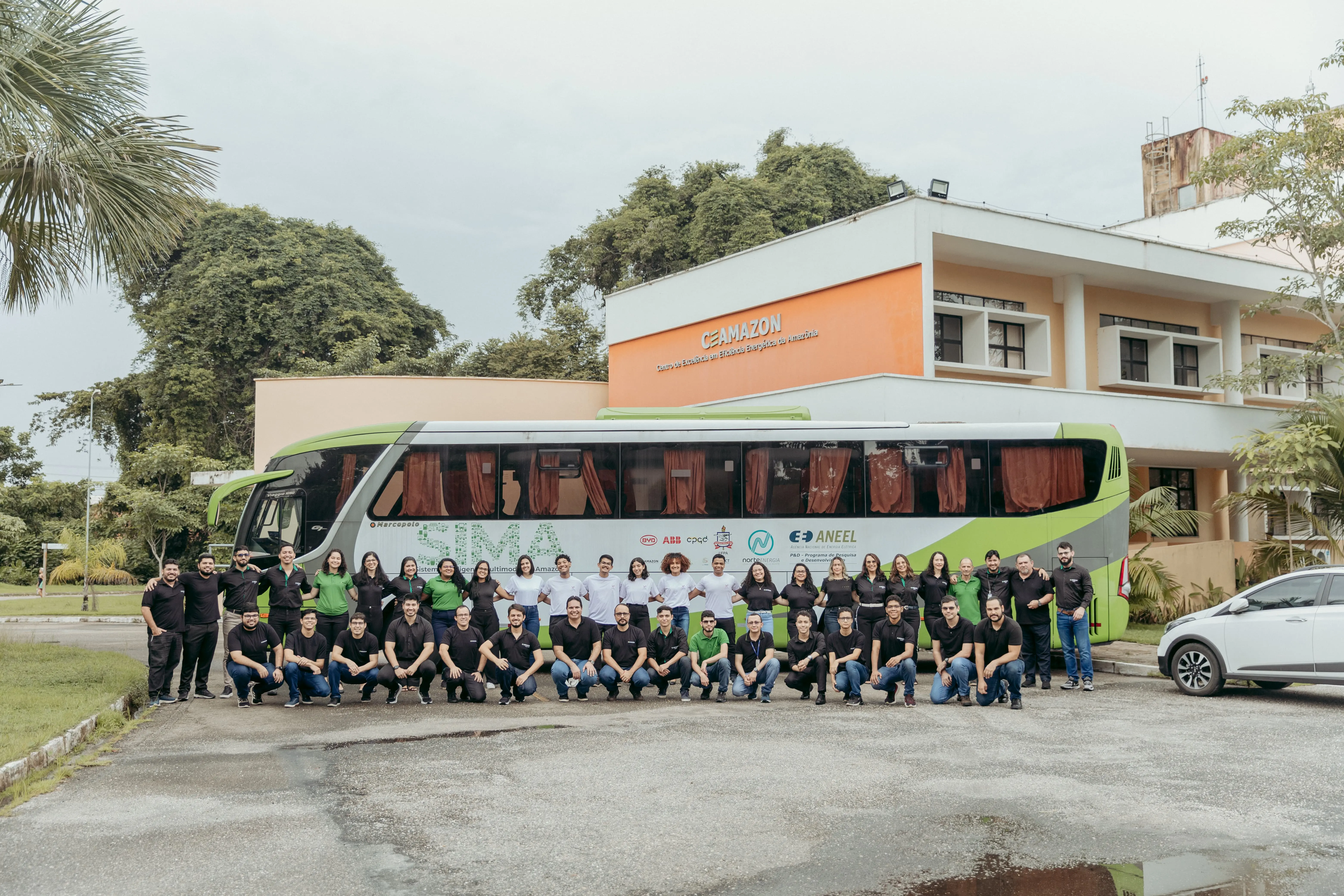 Equipe dos ônibus do projeto SIMA